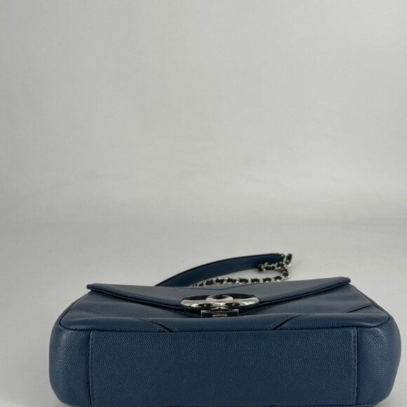 Chanel Caviar Macro Flap Bag Chevron Blue - Picture 4 of 9